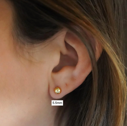 14 Karat Yellow Gold Diamond Cut Half Ball Screw Back Stud Earring
