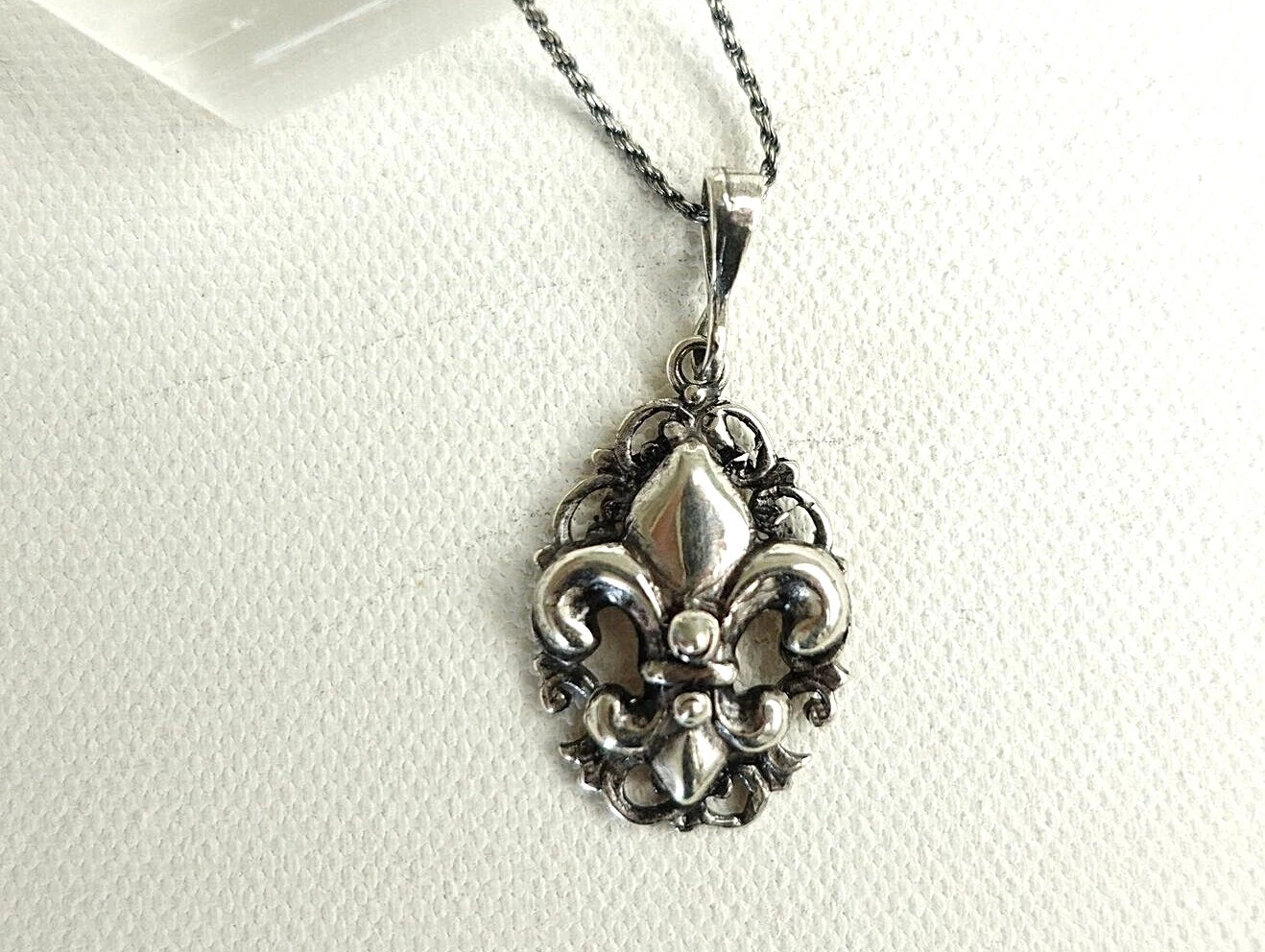 Vintage Style 925 Sterling Silver Fleur-de-Lis Pendant - Elegant French Design